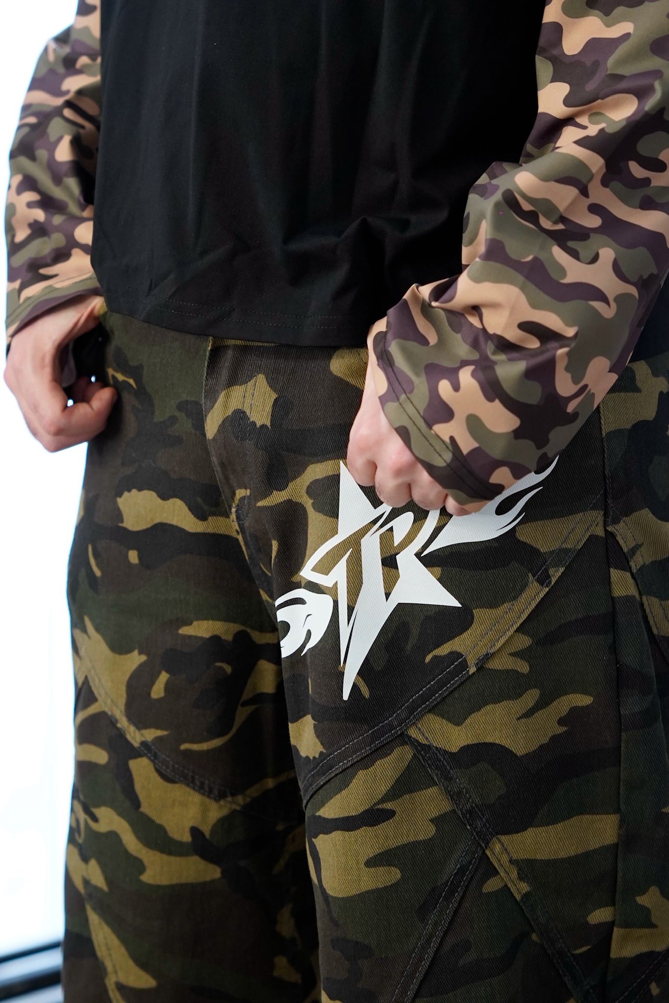 SHORT CAMO